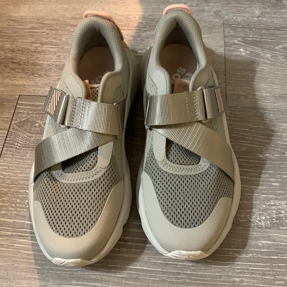 SOREL Kinetic Velcro Strap Sneaker womens Athletic shoes 7. 5 Grey Wedge
